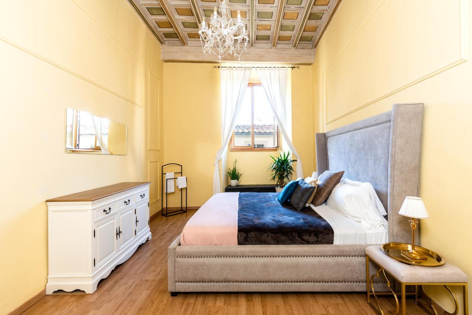 Historic Center Palace - Huge 4 Bedrooms Santa Croce Apartment - By LikehomeFirenze Eksteriør billede