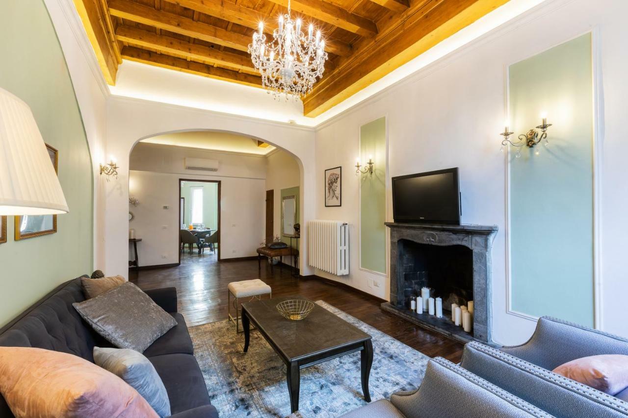 Historic Center Palace - Huge 4 Bedrooms Santa Croce Apartment - By LikehomeFirenze Eksteriør billede