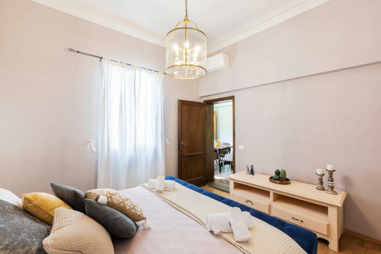 Historic Center Palace - Huge 4 Bedrooms Santa Croce Apartment - By LikehomeFirenze Eksteriør billede