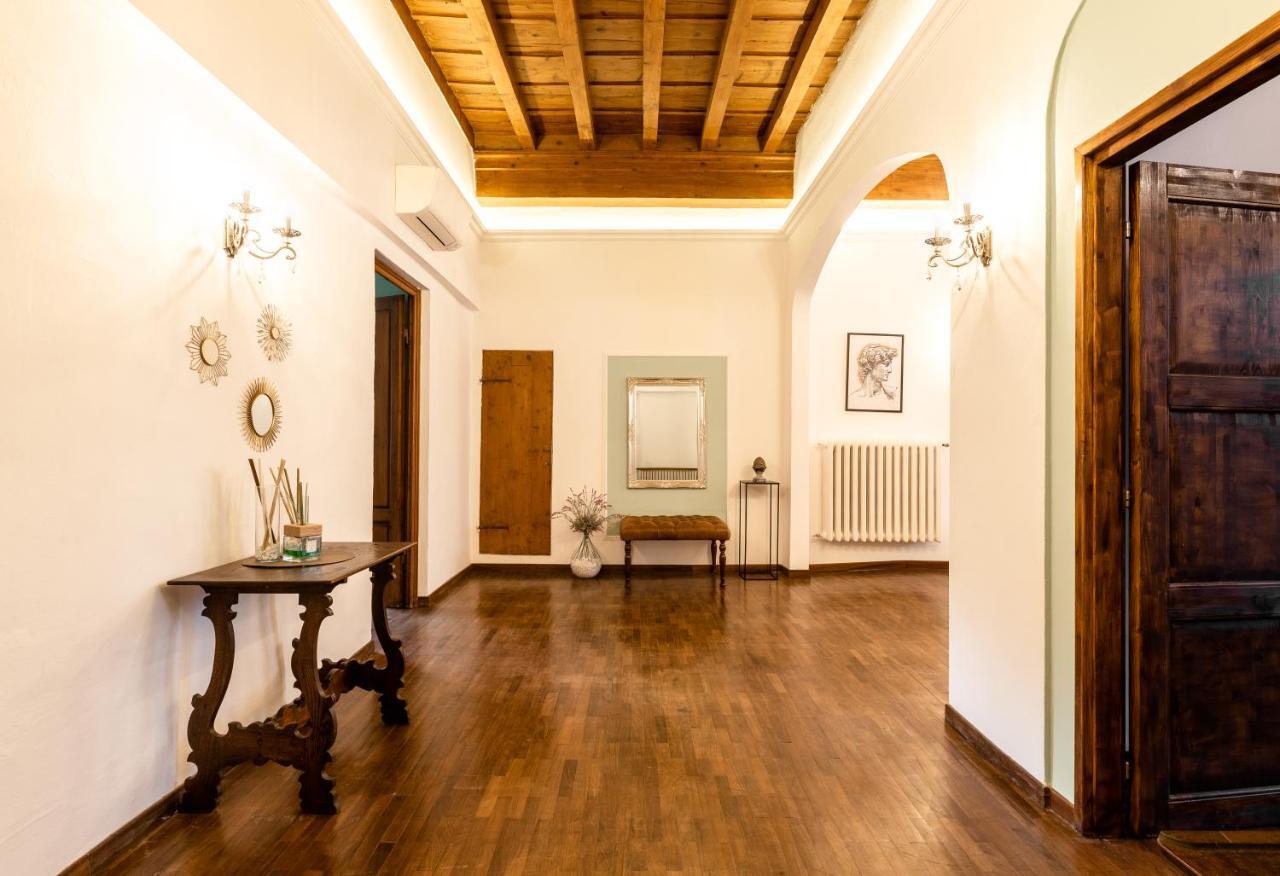 Historic Center Palace - Huge 4 Bedrooms Santa Croce Apartment - By LikehomeFirenze Eksteriør billede